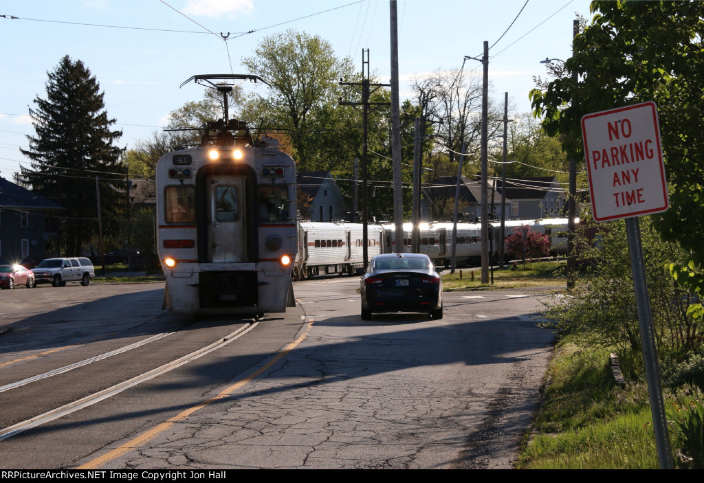 MU 41 weaves through the street with a morning westbound